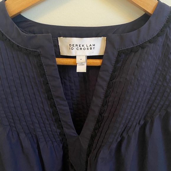 DEREK LAM 10 CROSBY Navy Cotton Eyelet Pintuck Top - Picture 4 of 8